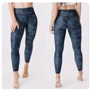 Zyia Stone Leopard Scrunchy Light and Luxe Leggings